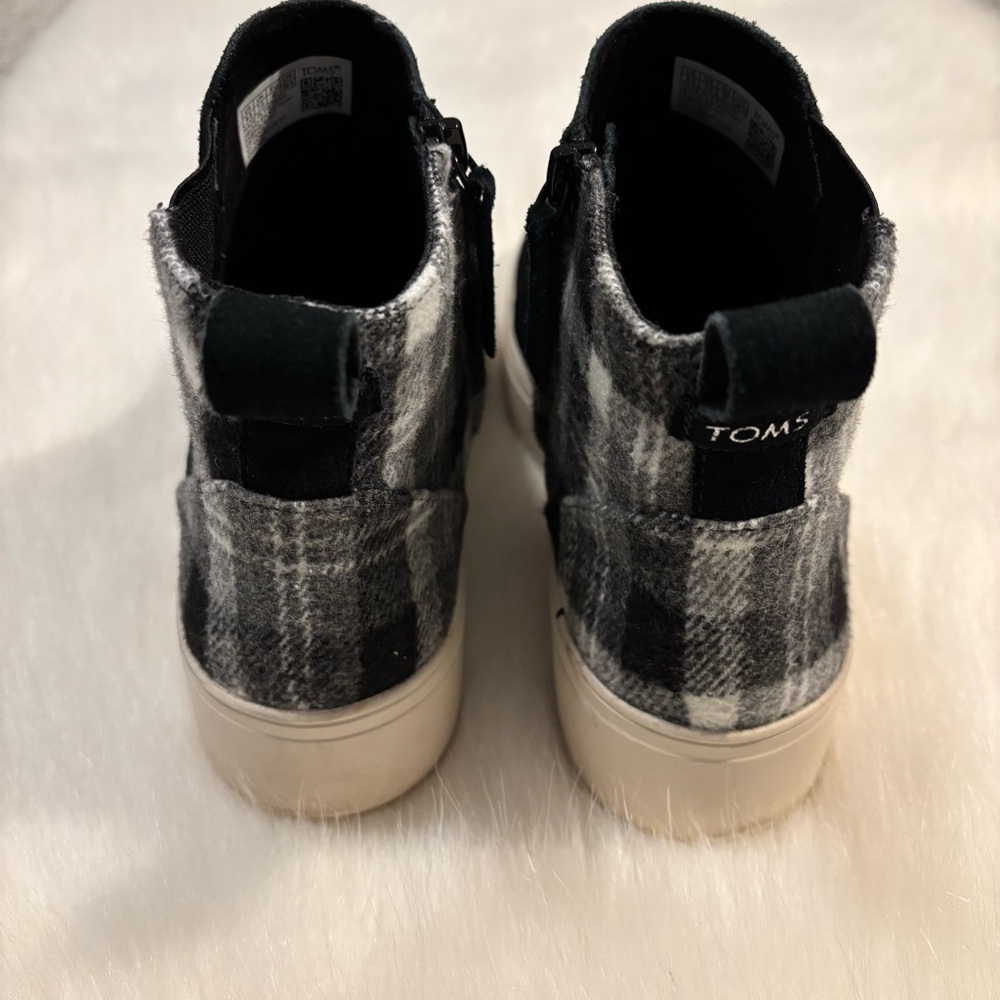 TOMS Jamie Black Plaid Slip-On Sneaker - Picture 5 of 11